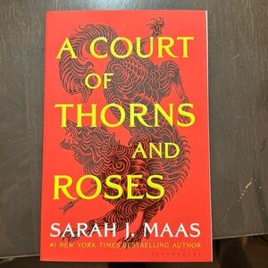 A court of thorns and roses by Sarah J Maas